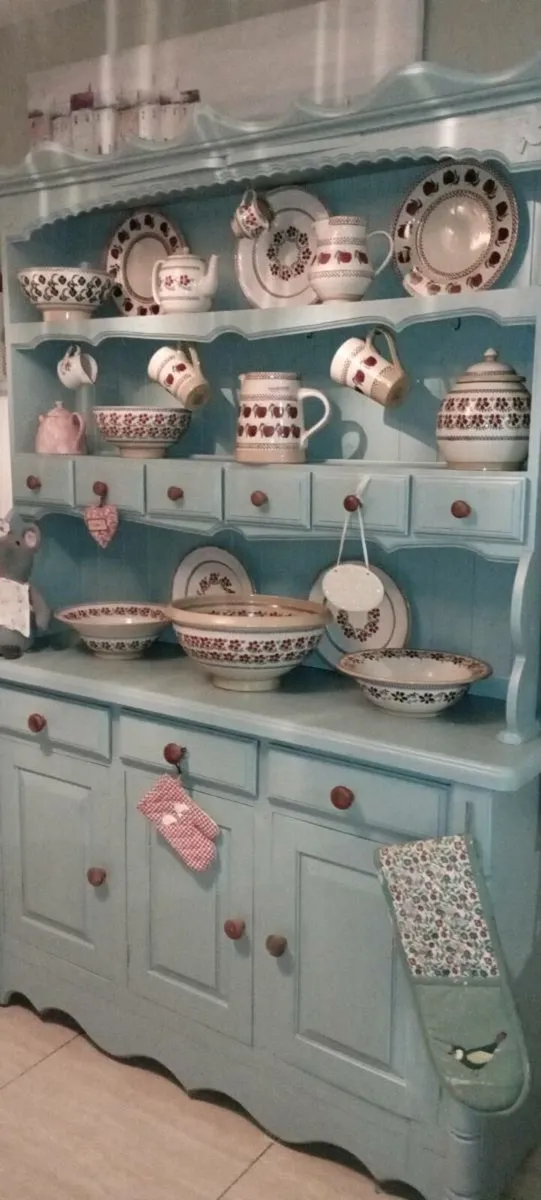 Solid kitchen dresser delivery arranged - Image 2
