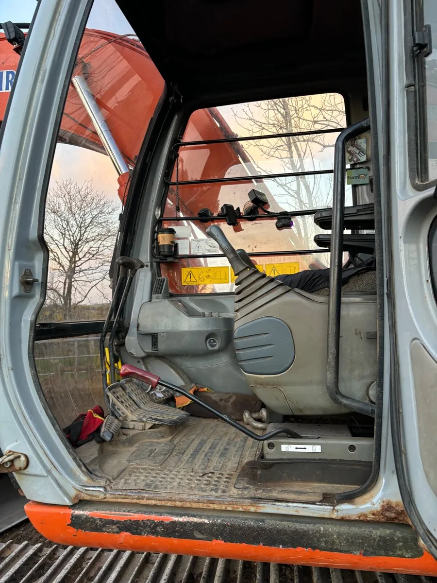 Hitachi ex135 - Image 2