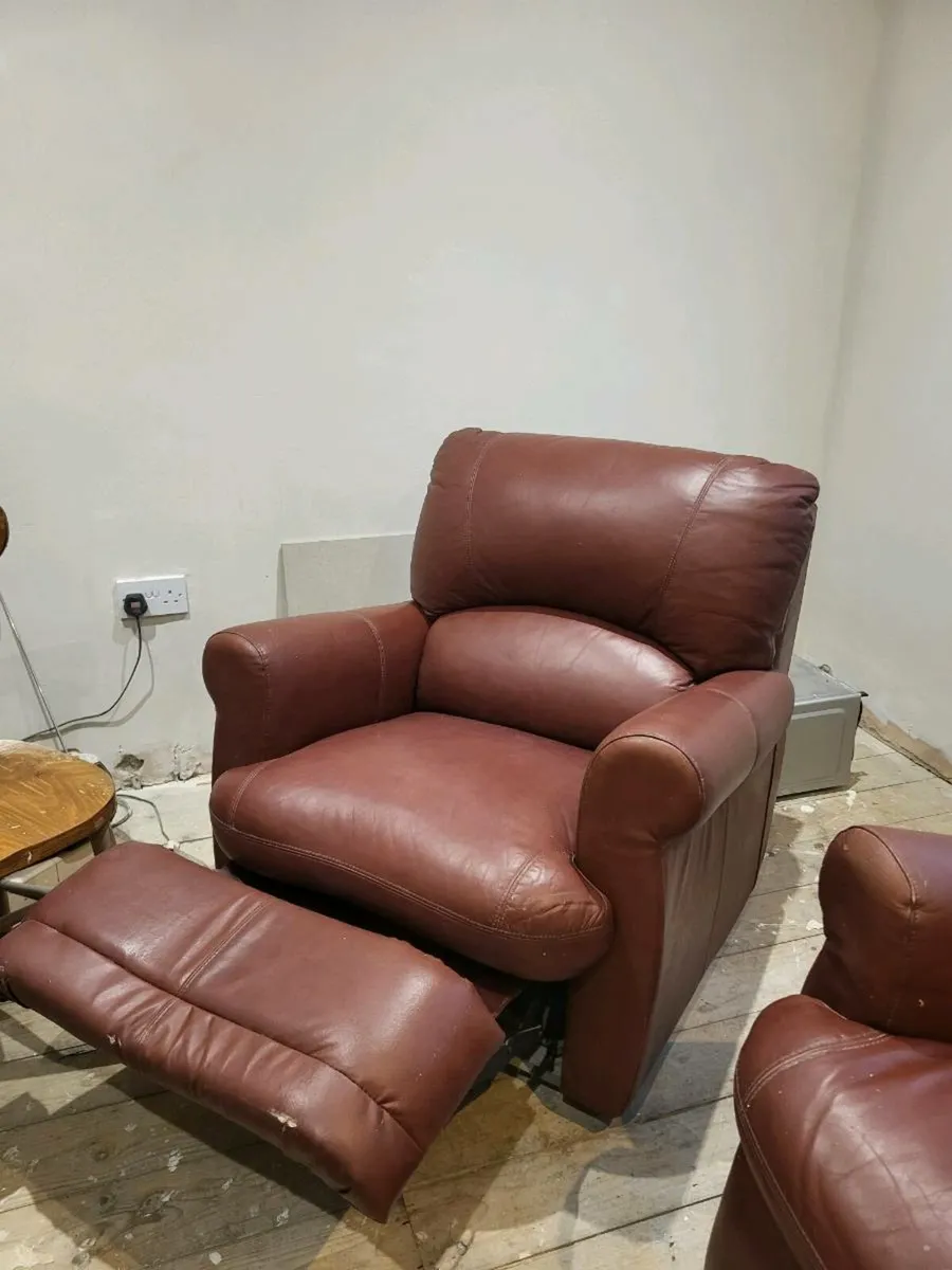 Recliner armchairs and couch/sofa - Image 2