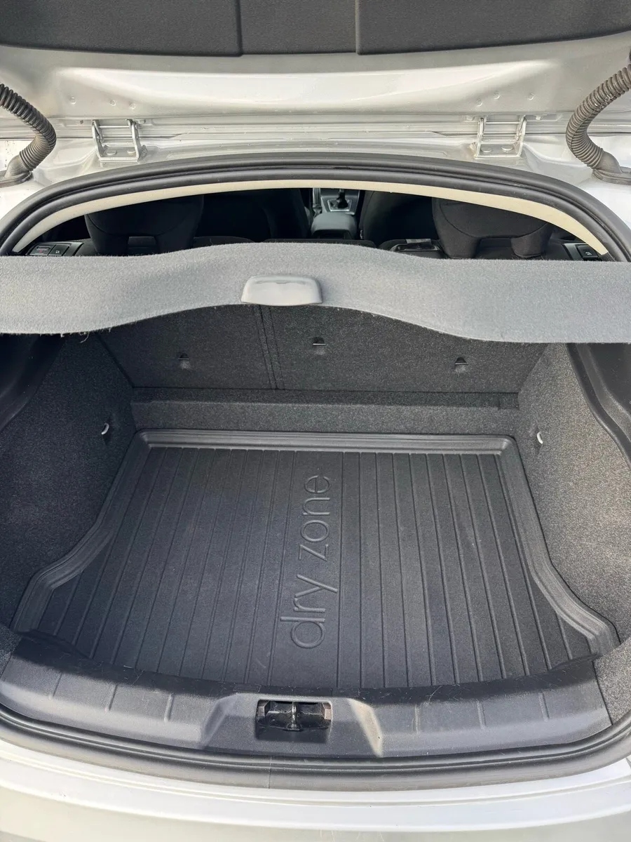 Volvo V40 **LOW MILEAGE**ONE OWNER**FSH - Image 4