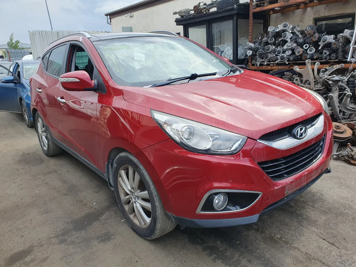 11 HYUNDAI IX35  2.0 CRDI (D4HA) FOR BREAKING - Image 1