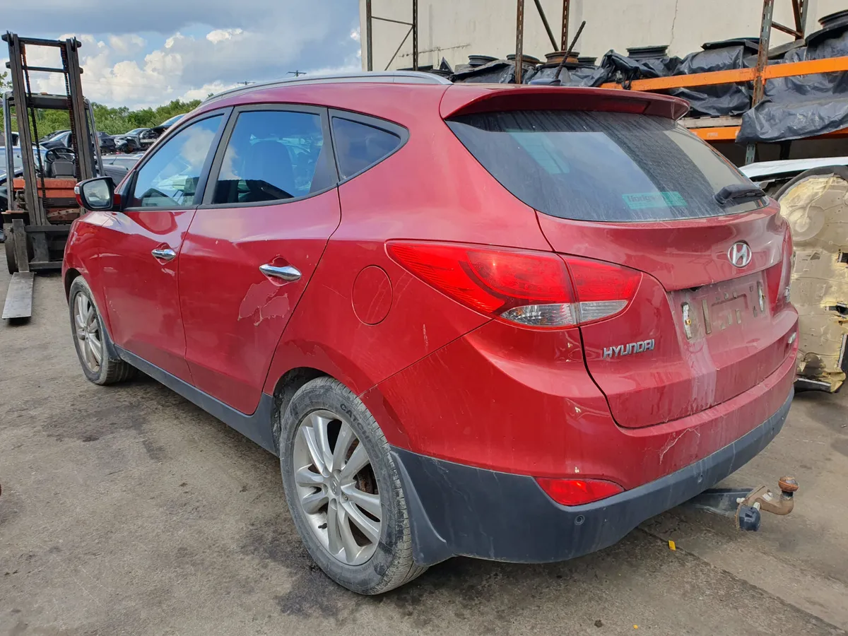 11 HYUNDAI IX35  2.0 CRDI (D4HA) FOR BREAKING - Image 3