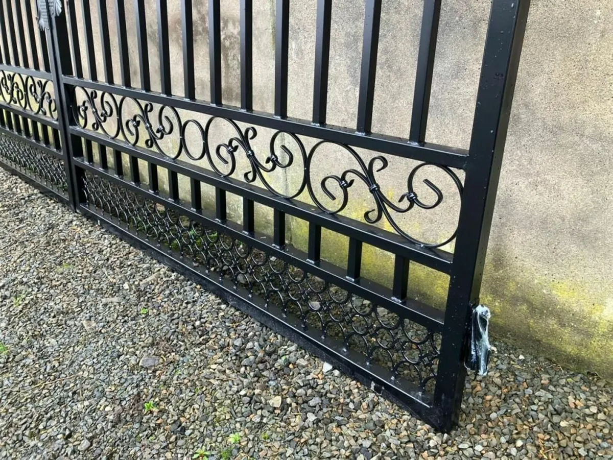 New Greatbear 14ft Bi-Parting Iron Gate - Image 2