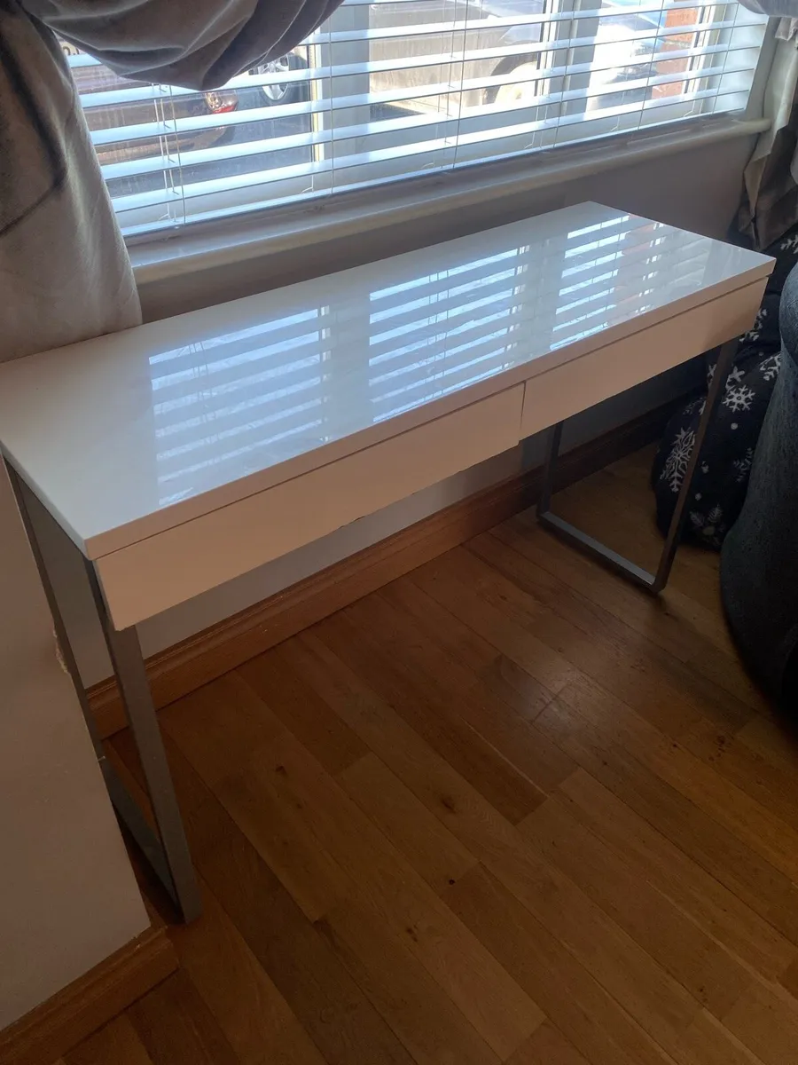 Office desk - Image 2