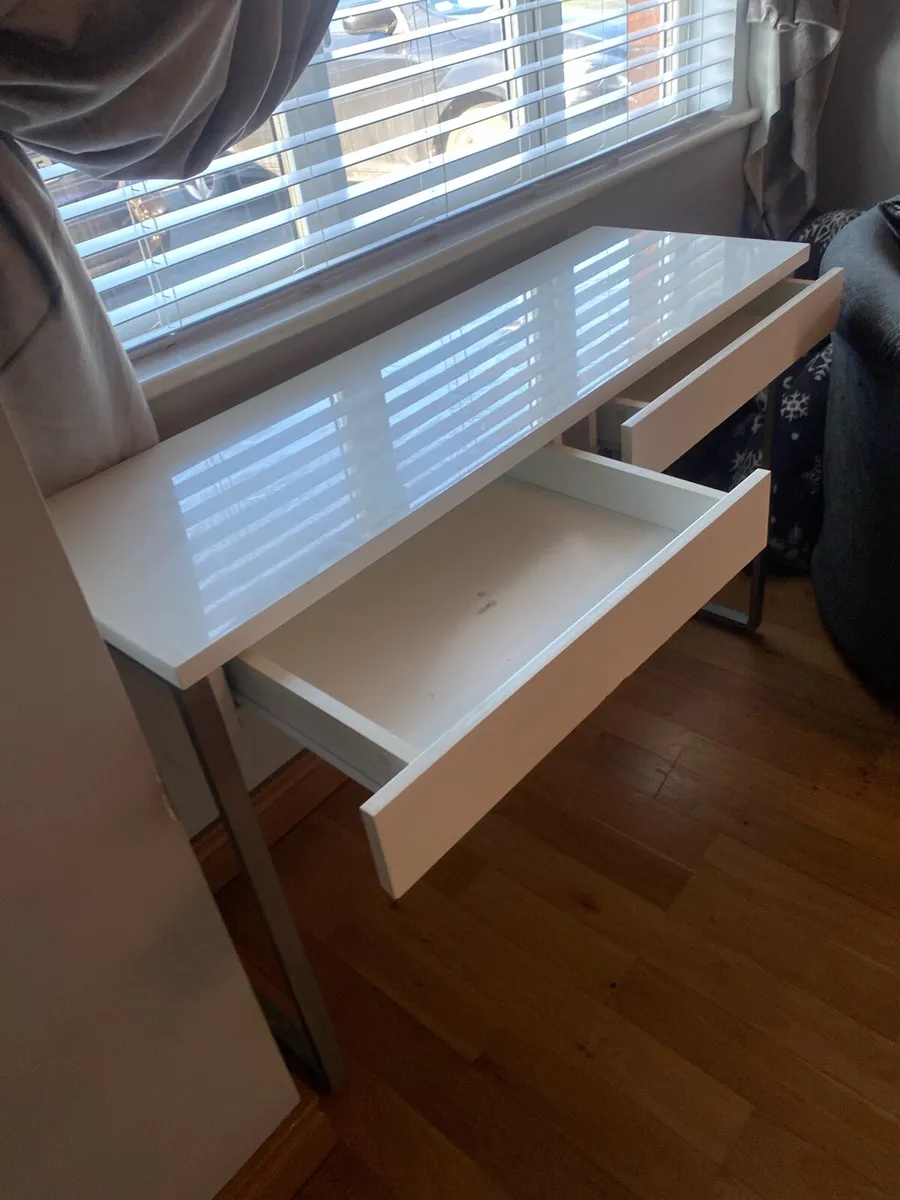 Office desk - Image 1