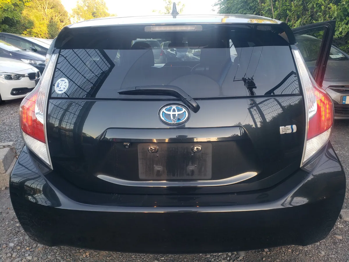 Toyota Aqua  2015 - Image 2