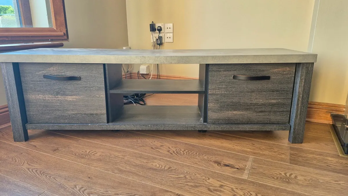 Tv unit