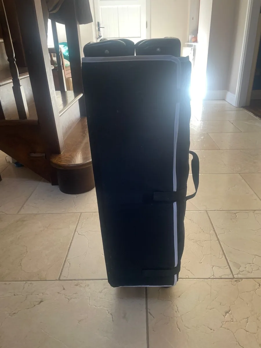 Travel cot