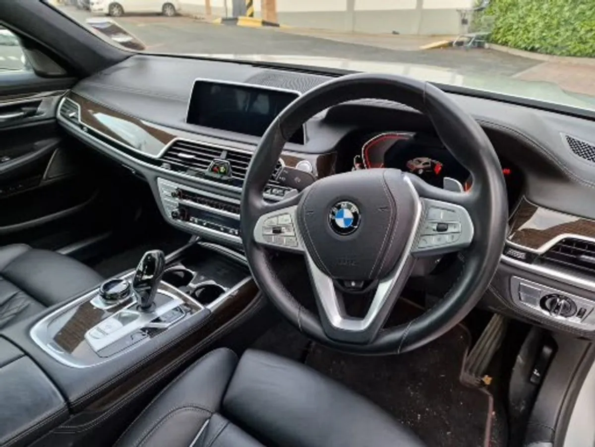 BMW 7 Series 730d New Model Glacier Silver / Blac - Image 4
