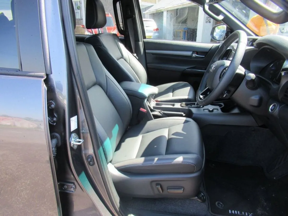 Toyota HiLux 2.8l Auto 205 BHP - Image 3