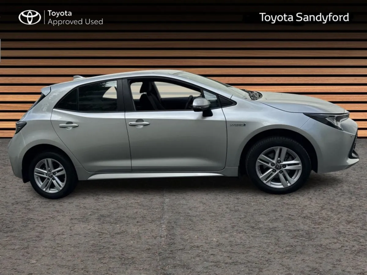 Toyota Corolla Hybrid Luna Hatchback // Rear Came - Image 3
