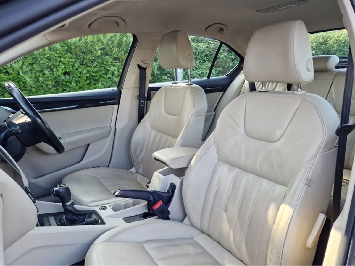 Skoda Octavia Style 1.6 TDI 115HP DSG Automatic L - Image 4