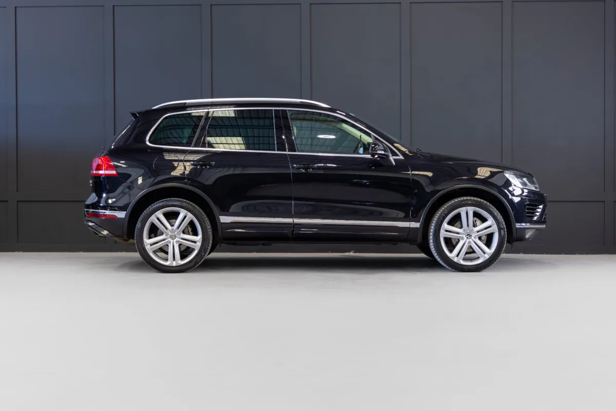 2017 Volkswagen Touareg V6 5 Seat N1 Crewcab - Image 2
