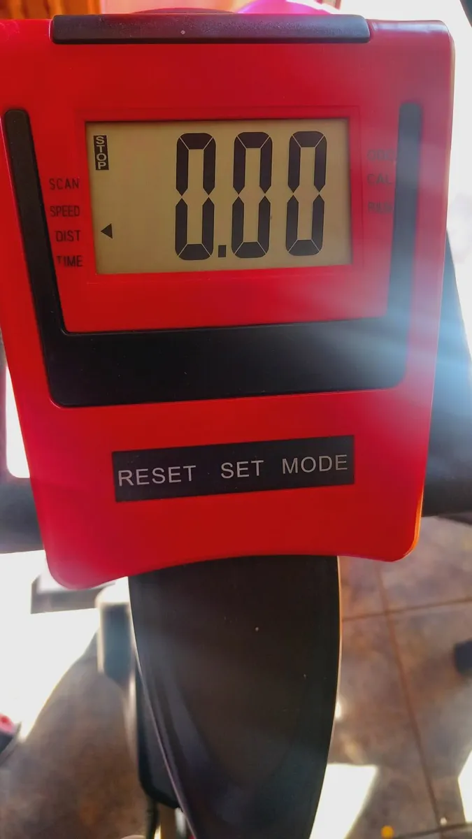 Exercise Spinning Bike Excellent Condition - Image 3