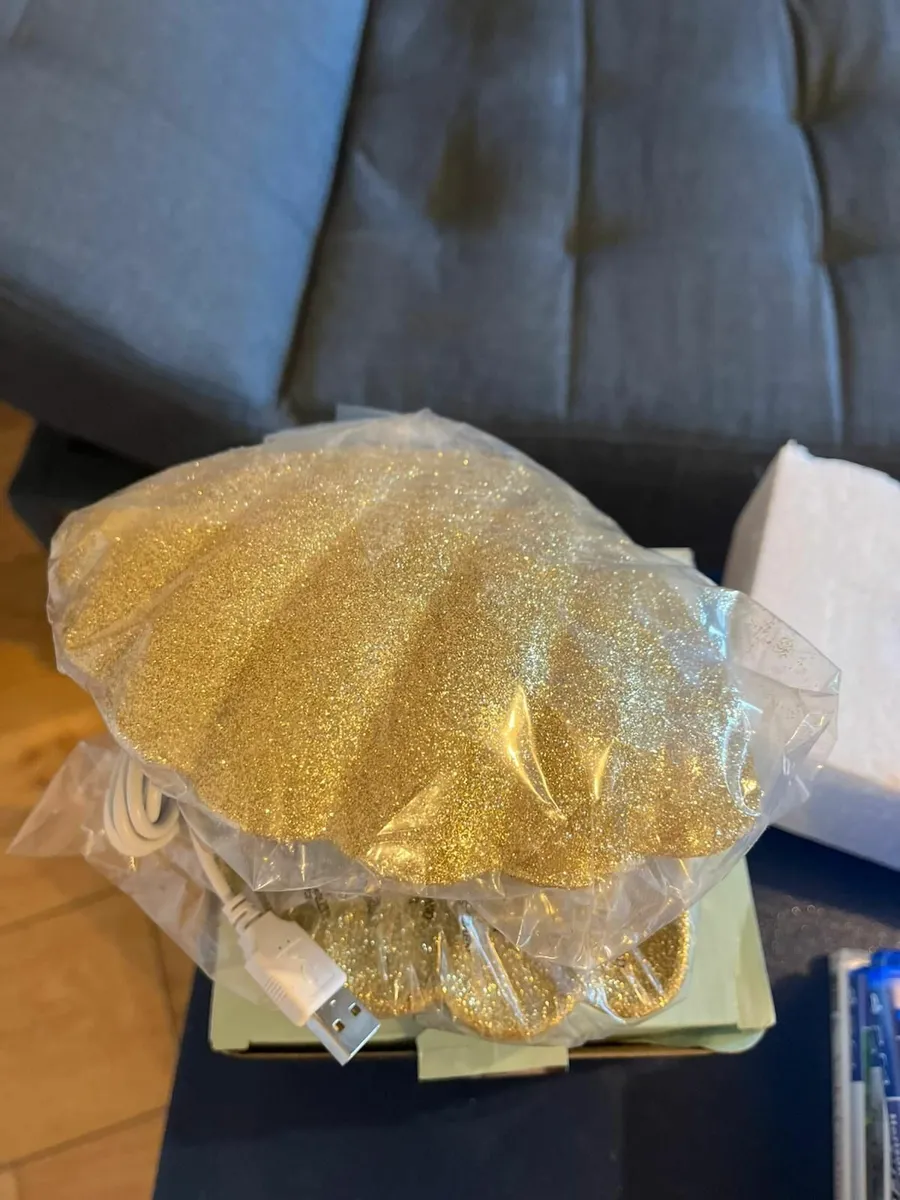 NEW Glitter Pearl Clam LED Lamp - Image 3