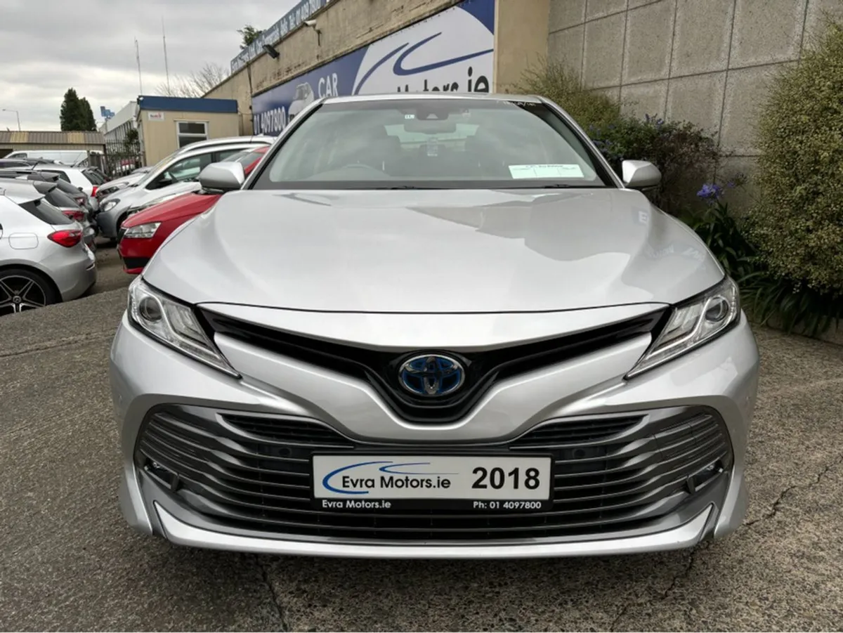 Toyota Camry 2.5 Petrol Hybrid Automatic //winter - Image 3