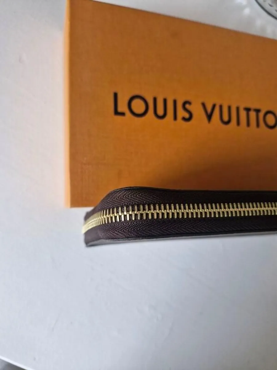 louis vuitton zippy wallet - Image 3