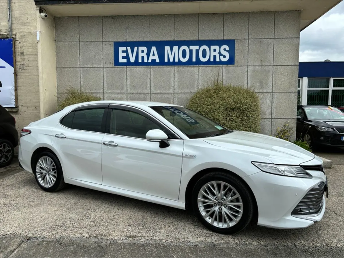 Toyota Camry Automatic 2.5 Petrol Hybrid //high S - Image 2