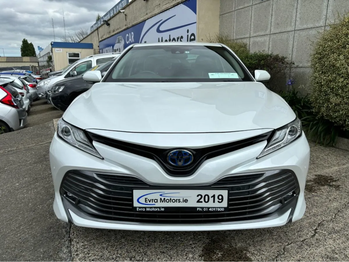 Toyota Camry Automatic 2.5 Petrol Hybrid //high S - Image 3