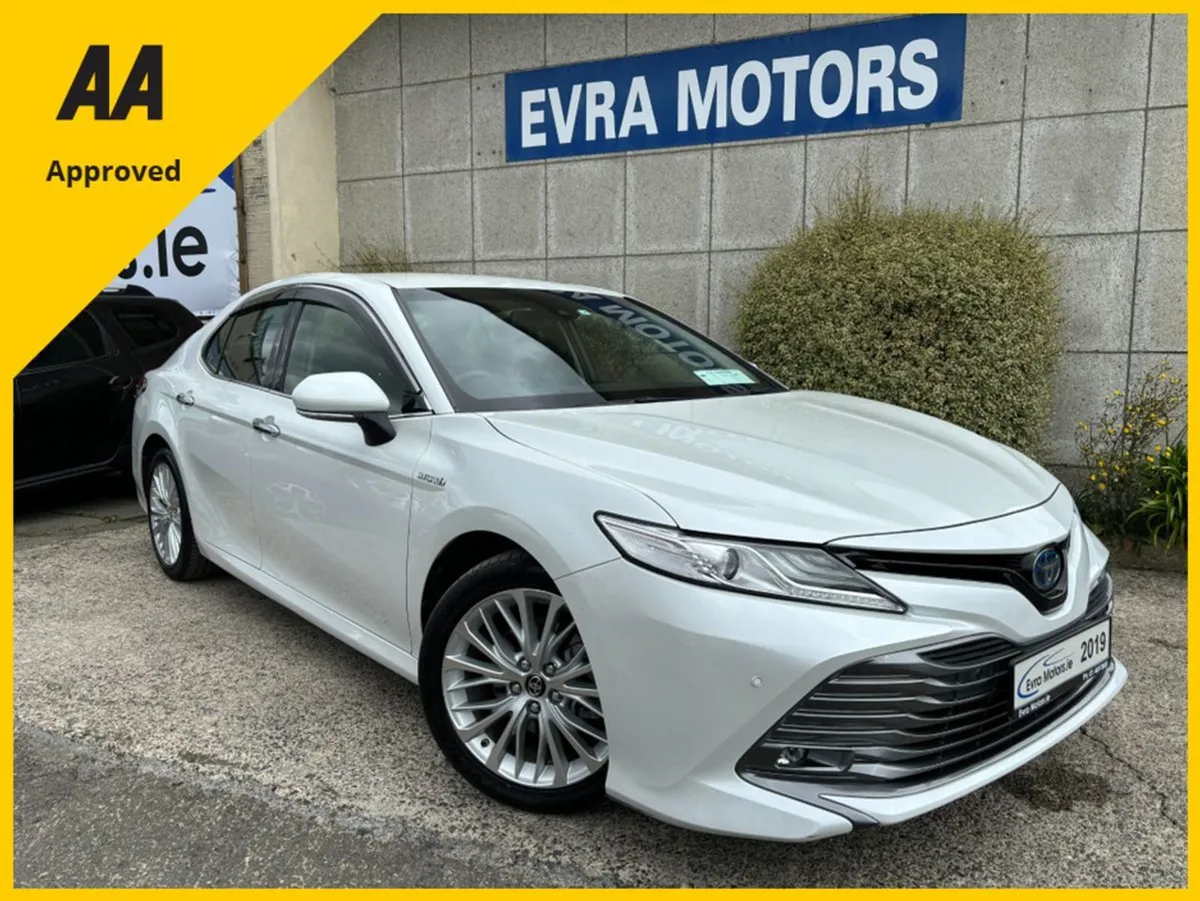 Toyota Camry Automatic 2.5 Petrol Hybrid //high S - Image 1