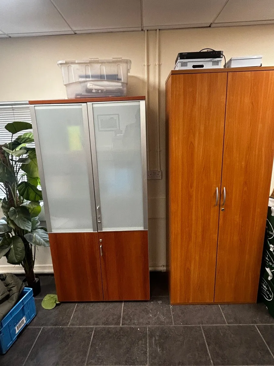 Office furniture - Image 1