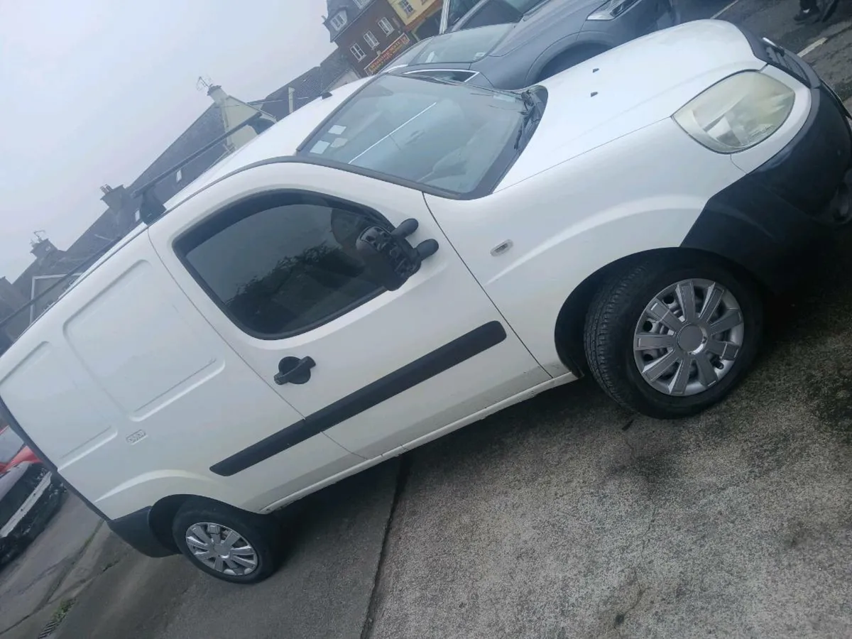2010 Fiat Doblo - Image 2