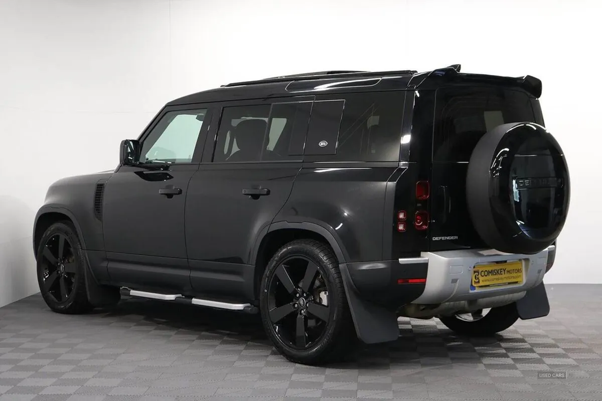 Land Rover Defender 110 D250 Mhev HSE - Image 4