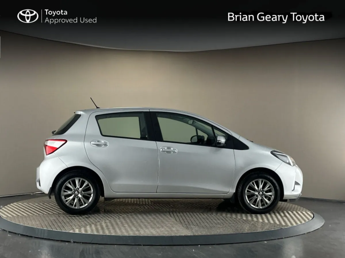 Toyota Yaris 1.0 LUNA - Image 3