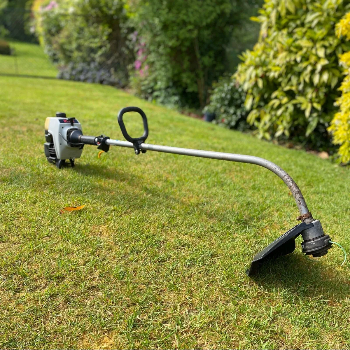 Ryobi Petrol Grass Strimmer - Image 4