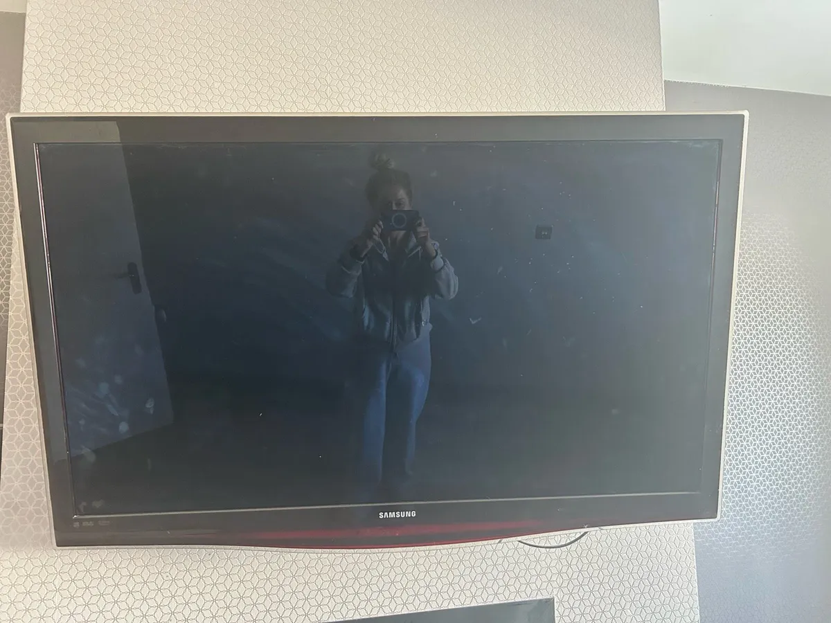55 inch Samsung  tv free to good home