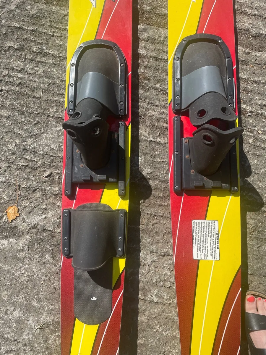 Jobe adjustable waterskis - Image 1