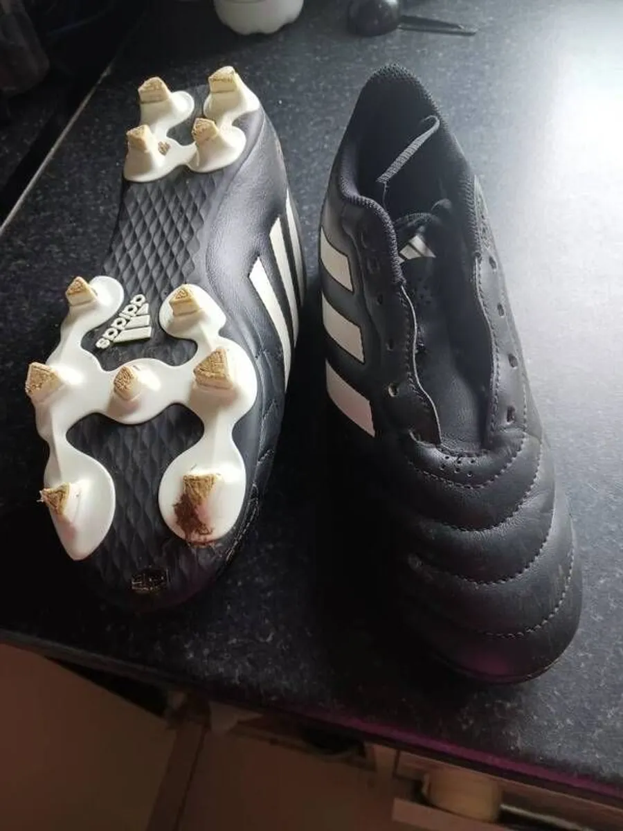 Adidas Football Trainers size Adults 6 1/2..