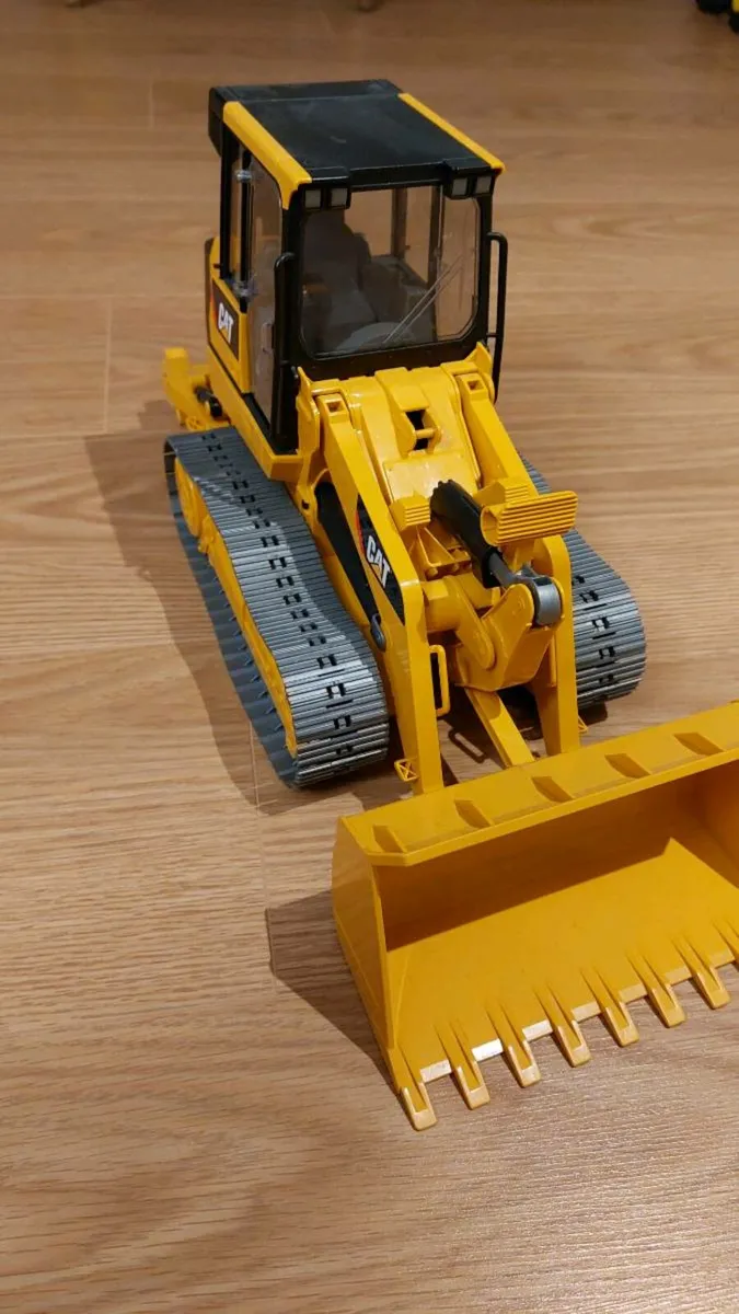 Bruder CAT Bulldozer - Image 1