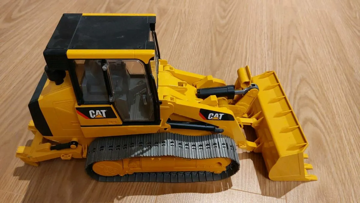 Bruder CAT Bulldozer - Image 2