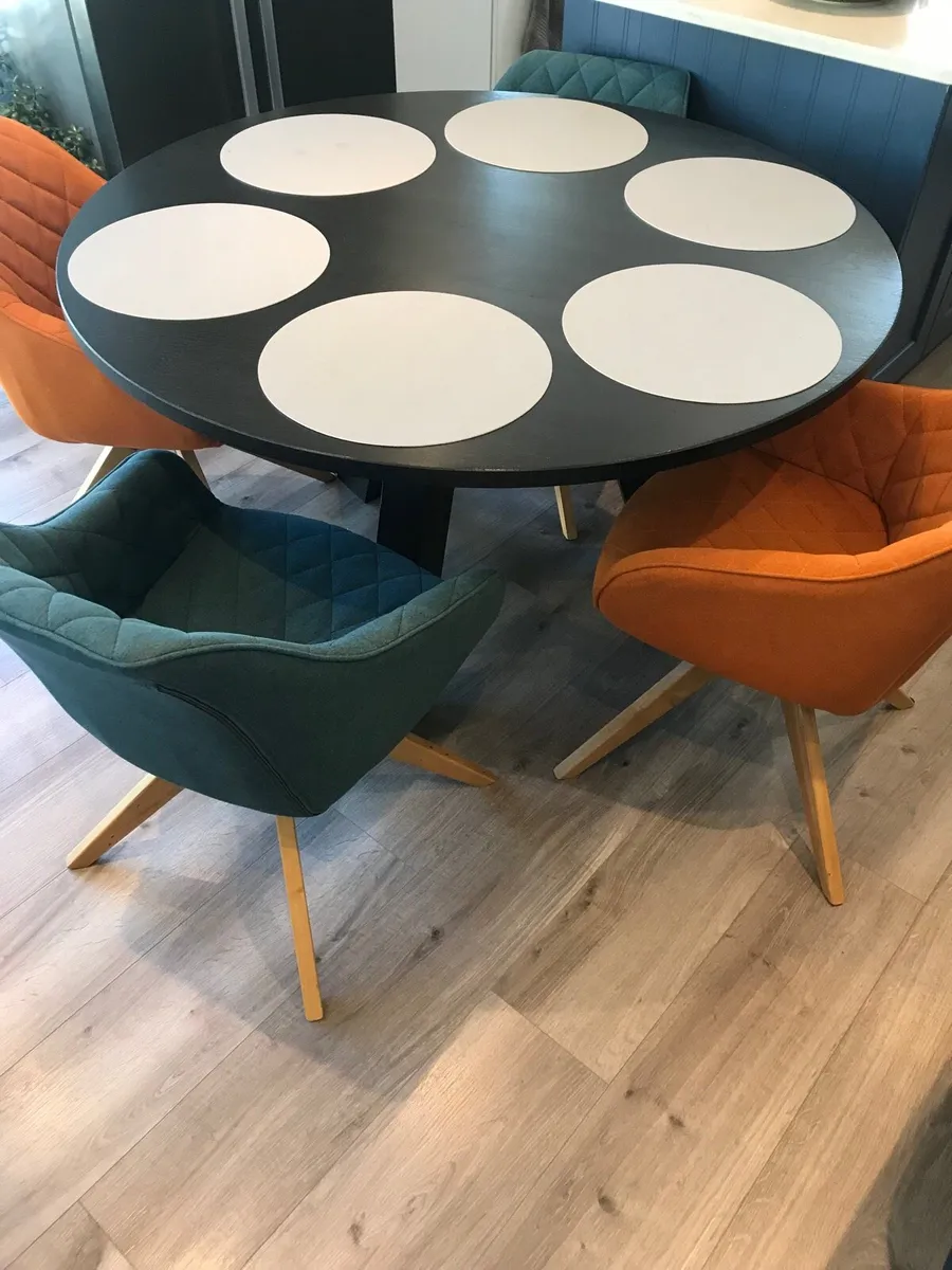 Large Designer stylish Table and chairs - Image 2