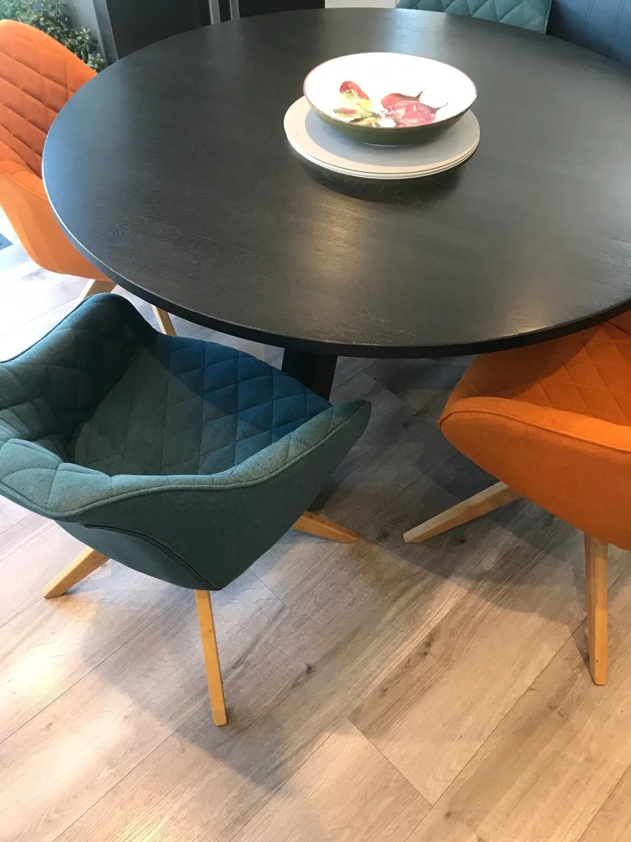 Large Designer stylish Table and chairs - Image 3