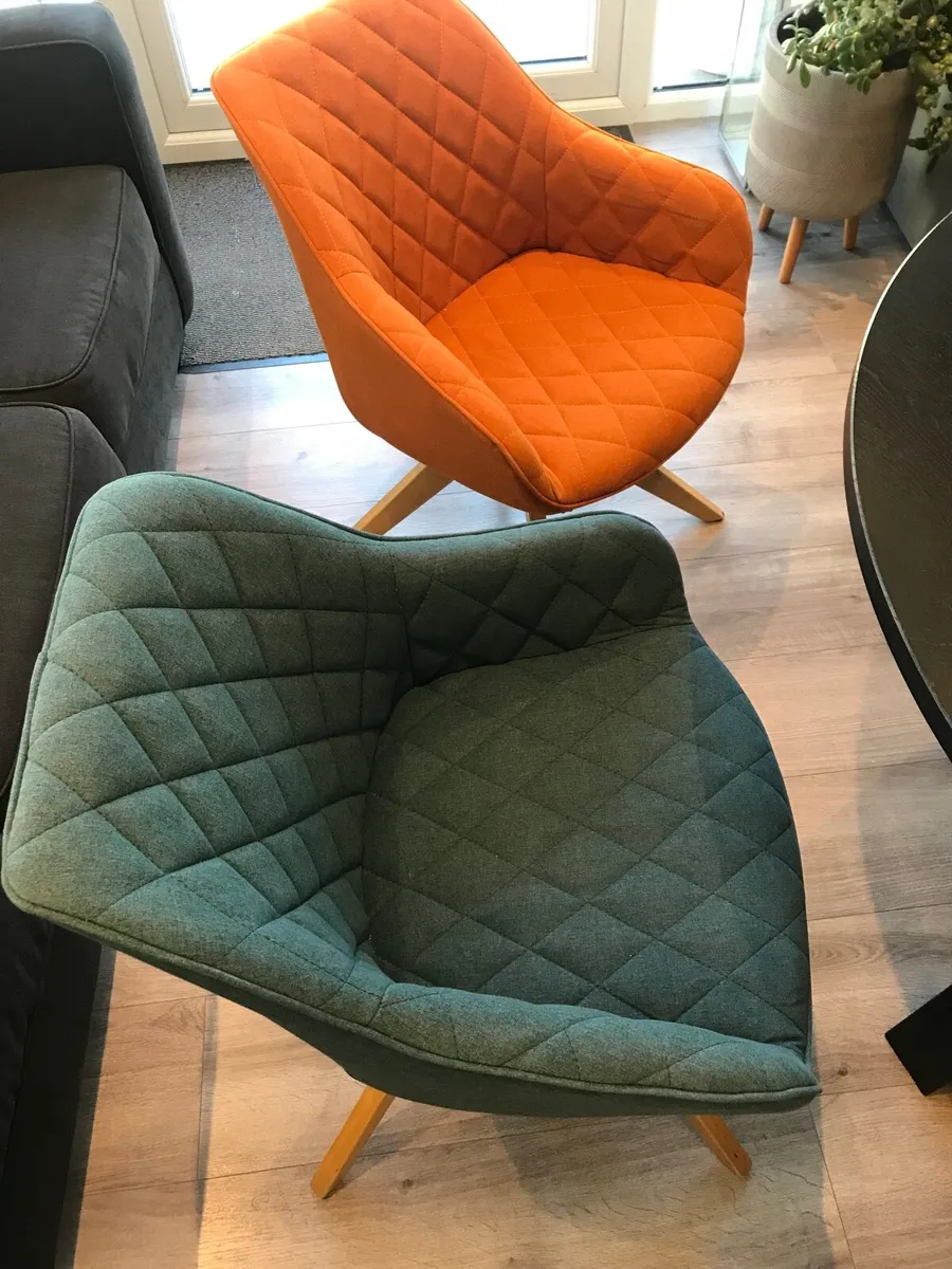Large Designer stylish Table and chairs - Image 4