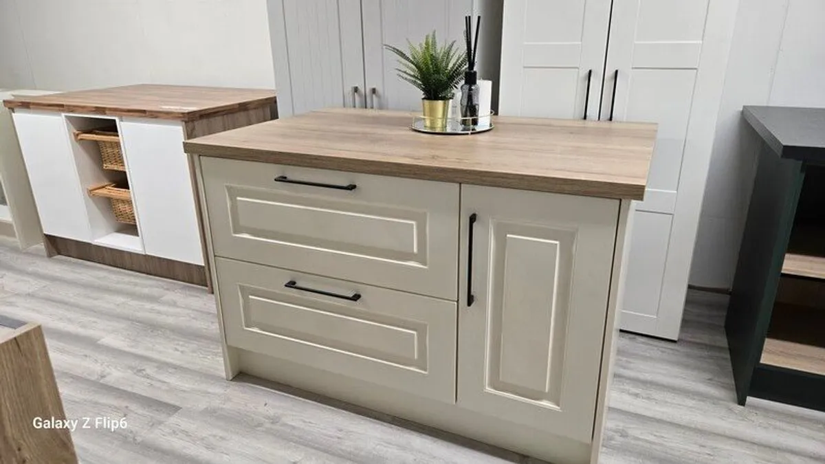 kitchen island - Image 1