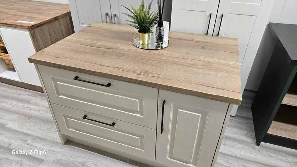 kitchen island - Image 2