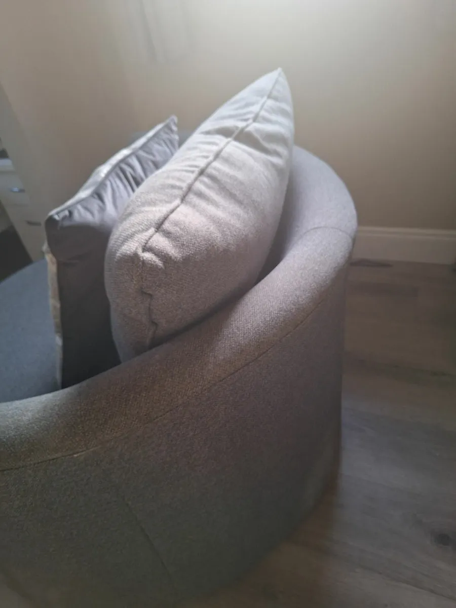 Couch - Image 2