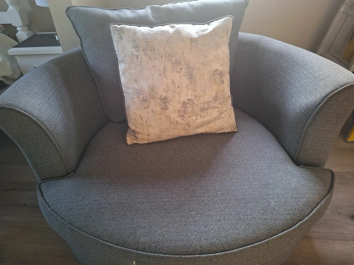 Couch - Image 3