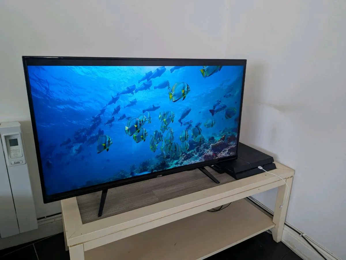 LOGIK L40FE20 40" Full HD LED TV - Image 1