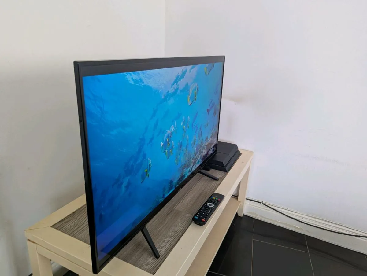 LOGIK L40FE20 40" Full HD LED TV - Image 2