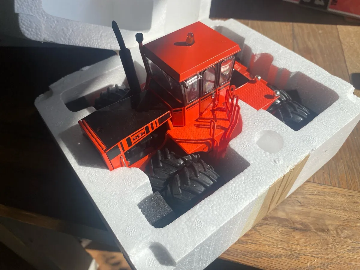 Big bud 525/84 . 1:32 scale model - Image 3