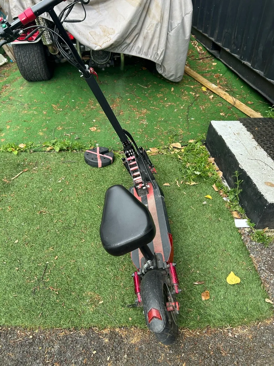 KUGOO KIRIN M4 Folding Electric Scooter - Image 2