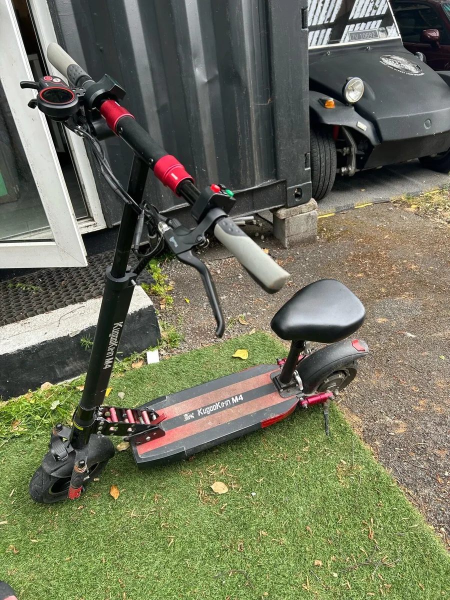 KUGOO KIRIN M4 Folding Electric Scooter - Image 3