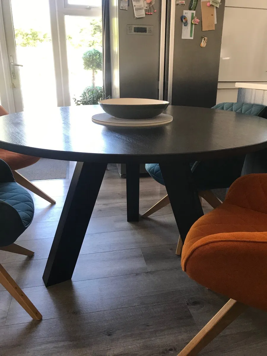 Large Designer stylish Table and chairs - Image 1