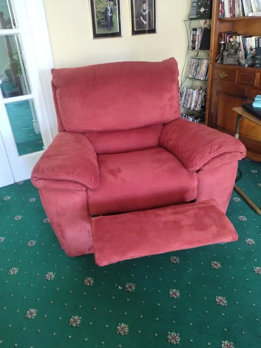 Three-piece suite - Image 1