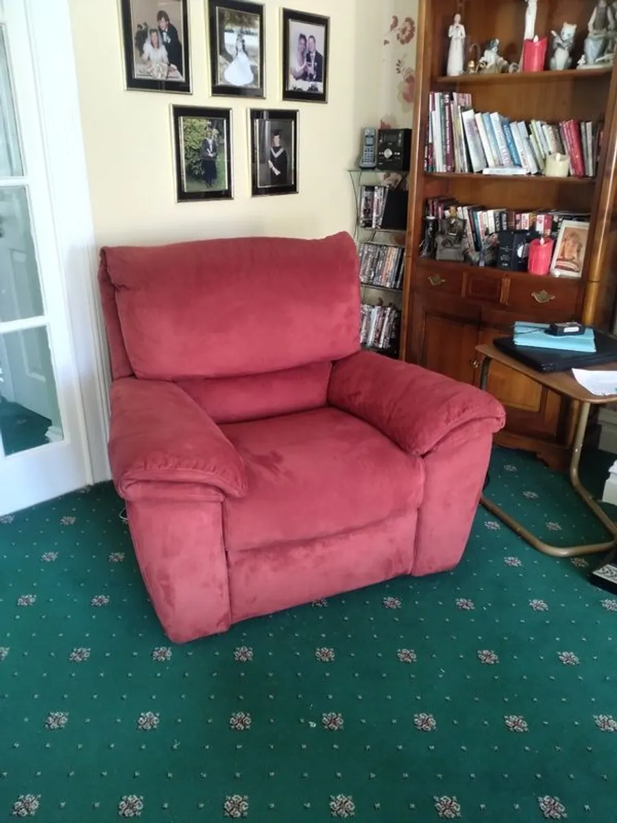 Three-piece suite - Image 2