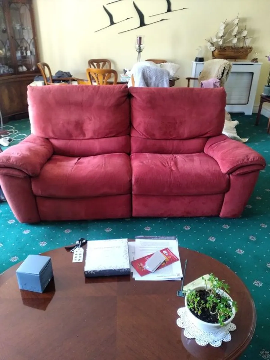 Three-piece suite - Image 3